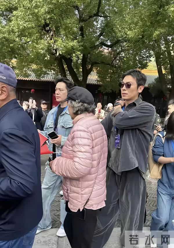 老天呐,差点没认出来!哎,心中的男神也老了