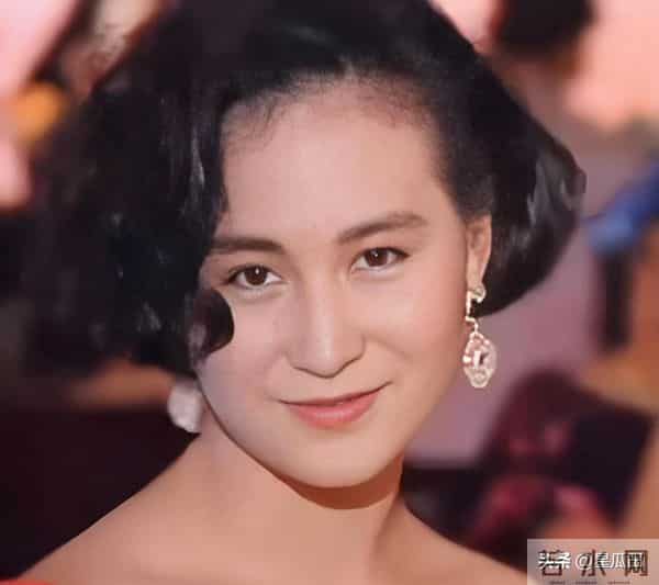 官媒发文,63岁何超琼再破天花板,让许晋亨和整个豪门圈刮目相看!