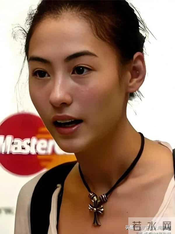 别被网上的照片骗了，这才是原相机下50岁未修图的张柏芝