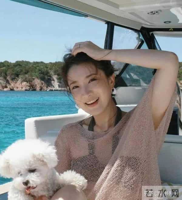 和陈赫离婚10年后,晒出情侣泳装照的许婧,没给前夫留一点体面