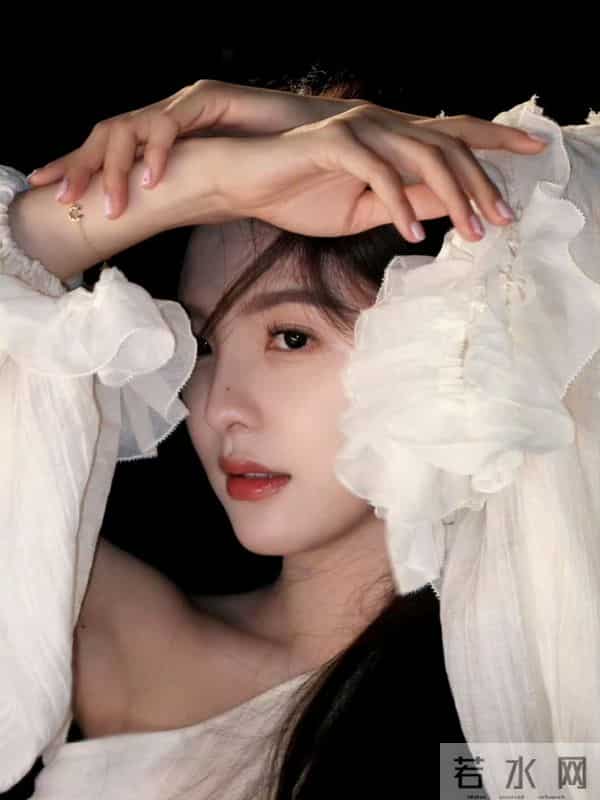 章若楠清新淡雅