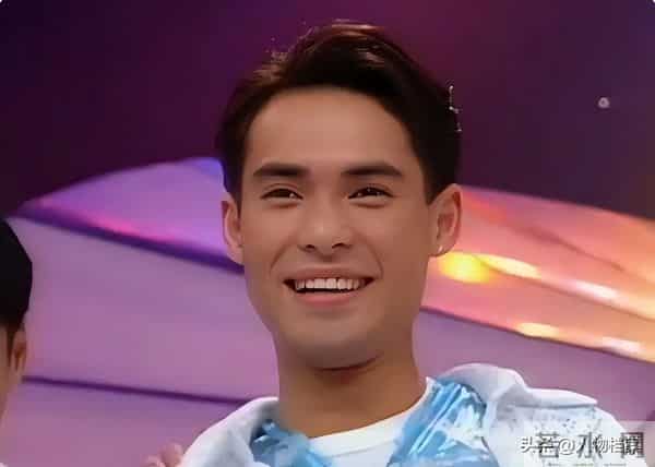 突发!香港知名男星哭着向网友求救,妻子患急性肝硬化没钱换肝.