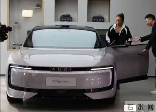 郑钦文上海奥迪店被偶遇 休闲装配高马尾，好美好飒