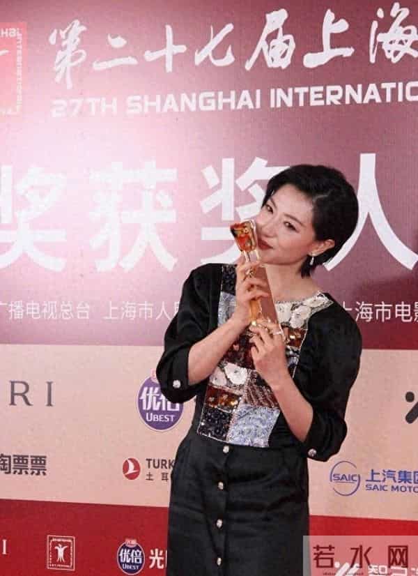 她被导演纠缠,对方示爱七次未果,后被雪藏,43岁靠实力重返巅峰