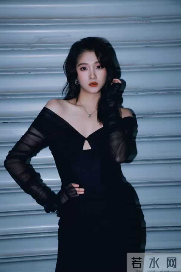 关晓彤时装秀来了