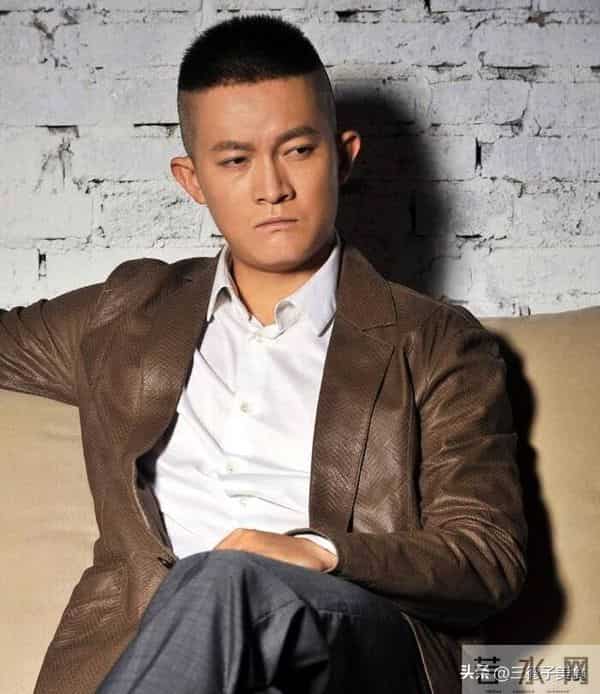 杨志刚：面瘫还结巴，却被哥哥捧了15年，如今兄弟俩成内娱清流