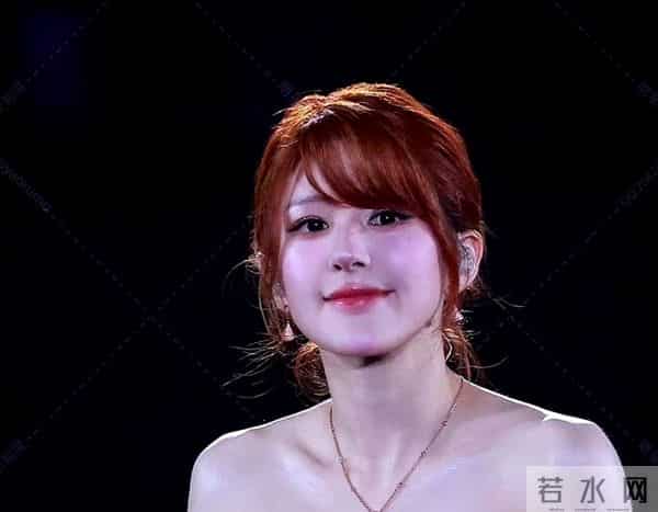 赵露思爆剧红利：穿高定跳热舞，宣布加入新公司，对着粉丝嗷嗷哭