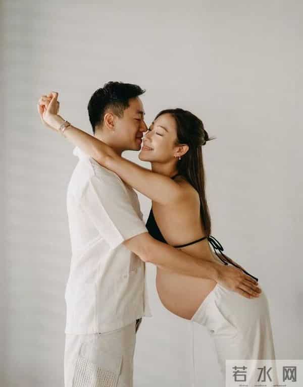 前港姐季军临盆在即大晒性感孕照,与富二代老公深情对视超恩爱