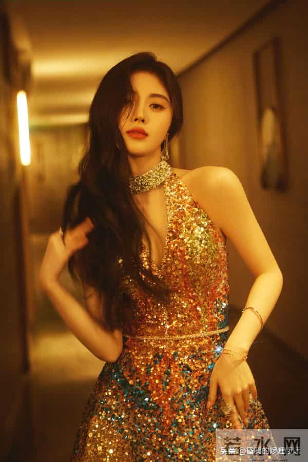 甜妹天花板 vs 四千年美女!田曦薇鞠婧祎谁更受网友喜欢?