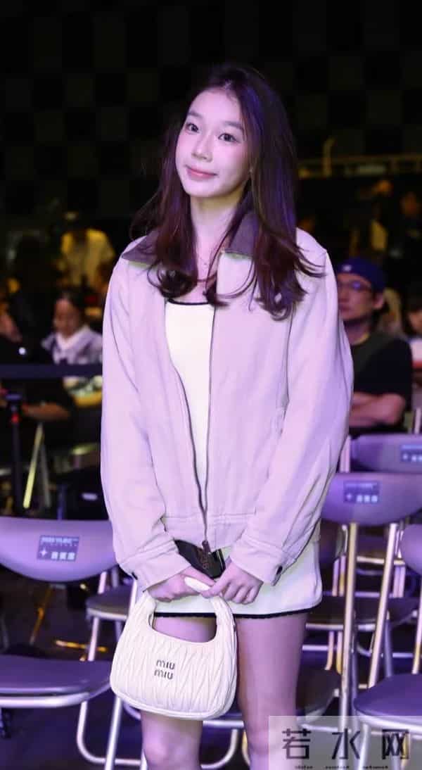 豪门千金郭晓如，郭台铭与曾馨莹女儿，16岁已亭亭玉立！