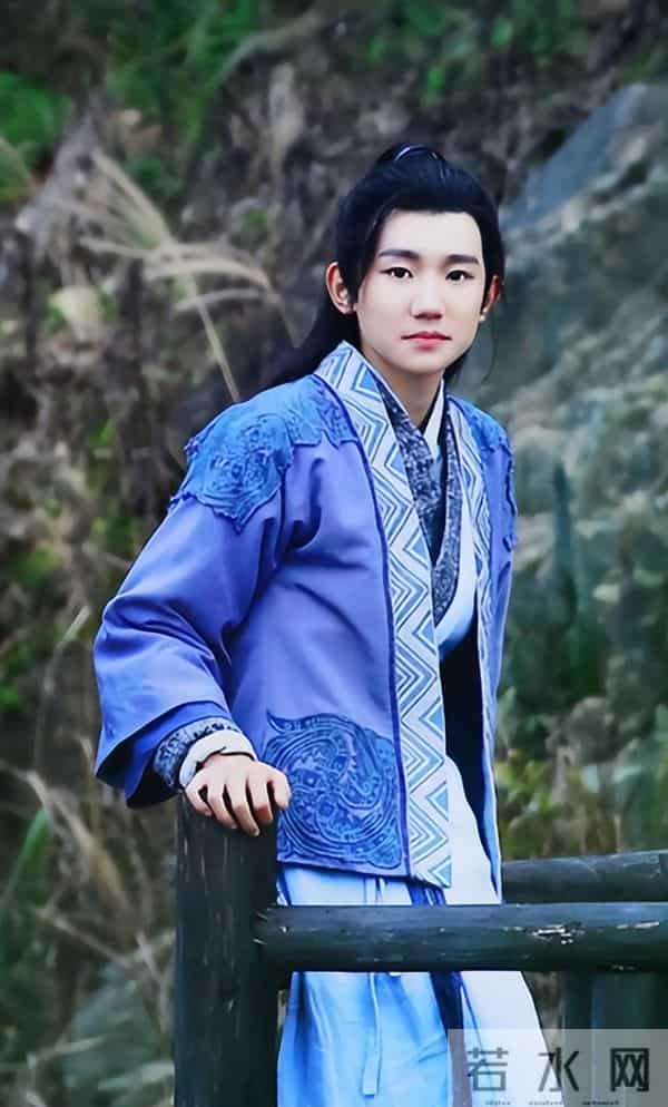 一场生日，戳穿25岁王源江湖地位，易烊千玺确实一个字都没说错