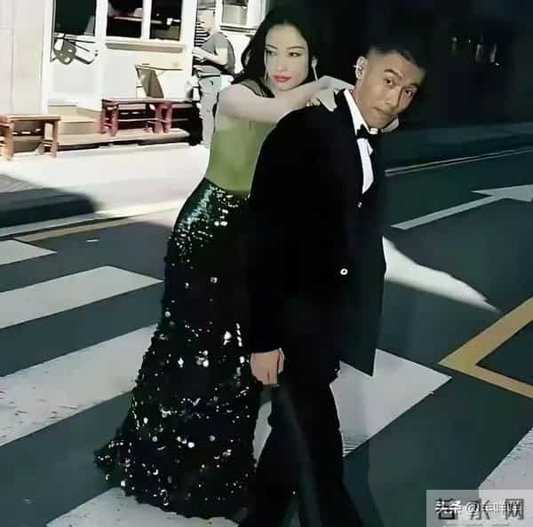 倪妮和男友三里屯被拍,他帅得低调,她美得张扬,这才叫天作之合