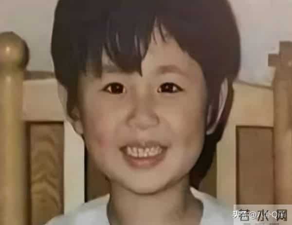 33岁杨紫生日晒全家福,爸妈气质出众亮眼,一家三口太幸福