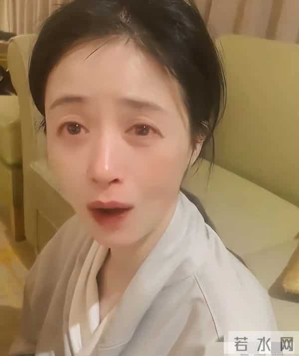 不要成为第二个大S!42岁暴瘦脱相崩溃大哭的蒋欣,给大家提醒了