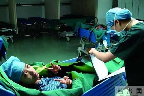 “央视一姐”朱迅的落寞，是整个主持界的悲哀，令人惋惜不已