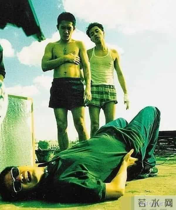 王家卫的“塌房”，文艺教父滤镜碎一地，原来是个“暴君老登”