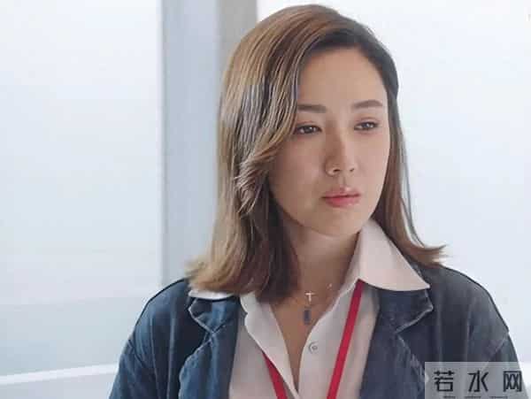 她曾是富家女,破产后选美出道,苦熬多年成主角,爱情事业双得意