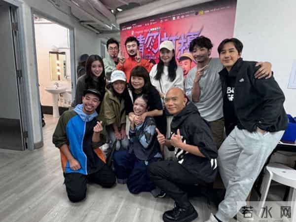 51岁前港姐冠军近照曝光，不少网民指出她的面型变得很古怪