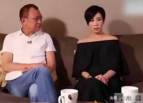 佘诗曼官宣喜讯！干爹离世9天许绍雄含笑九泉