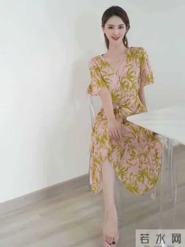 李丹儿光脚丫妆造精选