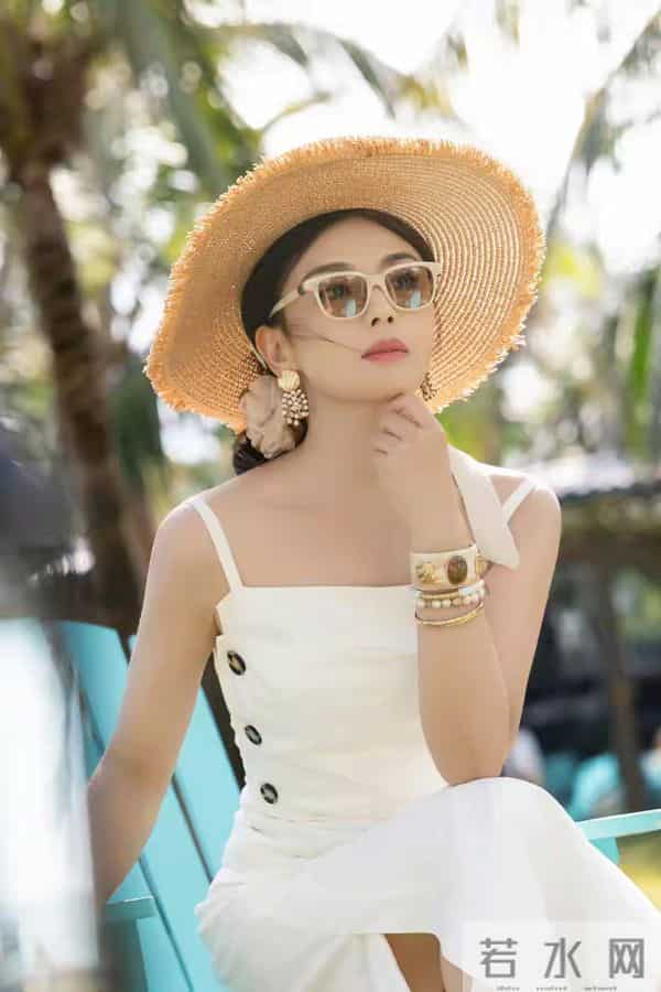 刘涛海滩靓丽风情