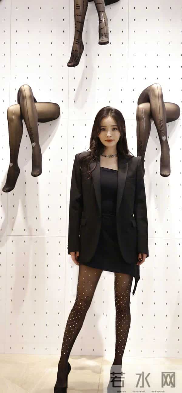 杨幂性感黑色大长腿