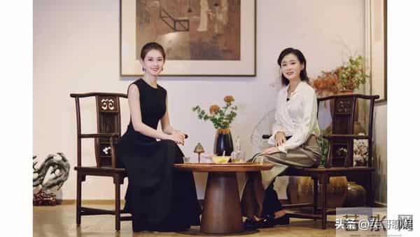 看完当年郭宇欣跑龙套时，与杨紫同框照，才知绝色和漂亮的差距