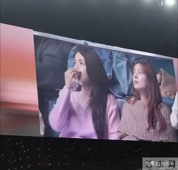时隔一年后登台,赵露思在生日音乐会上数次落泪,现场表白粉丝:你们让我又回到这个舞台,喊话伯乐李炜致谢