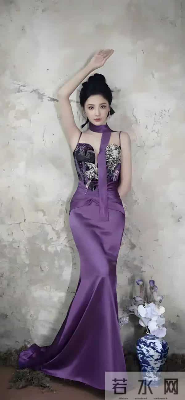 彭小苒这身材好哇塞啊，前凸后翘看得人脸红心跳