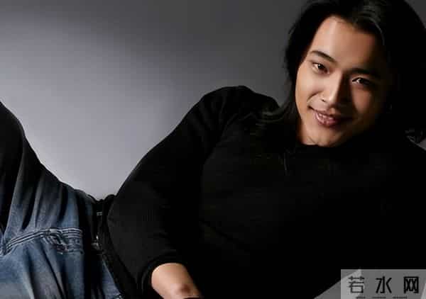 父亲曾是央视“一哥”,他低调娶影后之女,39岁生一女成人生赢家