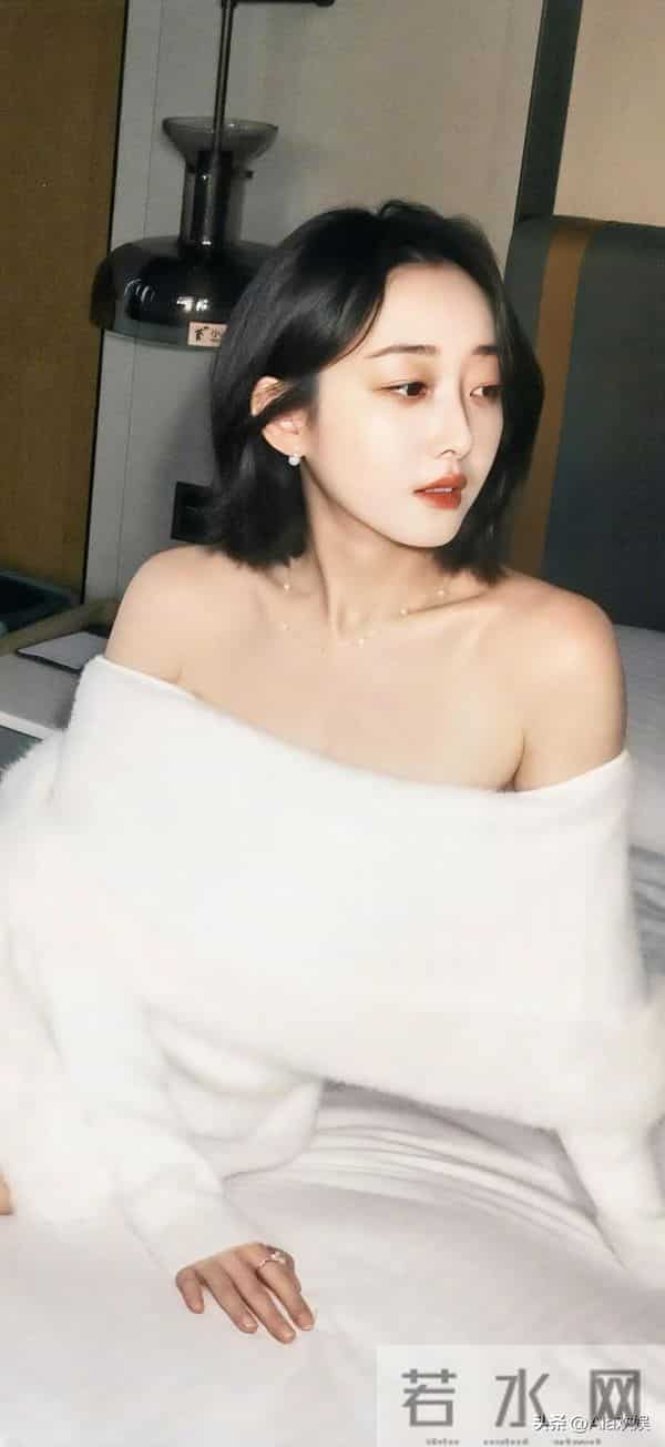 蒋梦婕玉腿香肩写真似少女