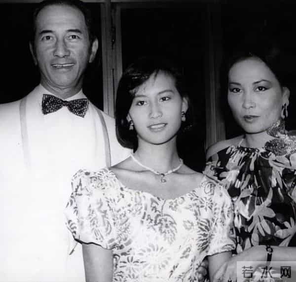 何超琼接32棒火炬,是因为陈百强去世32周年吗,两人虐恋四阶段