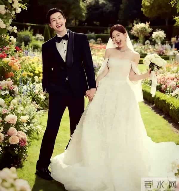 赵露思爆剧红利：穿高定跳热舞，宣布加入新公司，对着粉丝嗷嗷哭