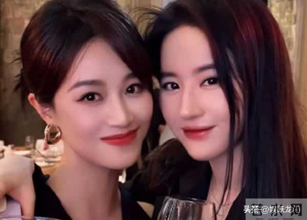 赵宝刚把她“当宝”,孙红雷对她“关爱有加”,48岁她真让人羡慕