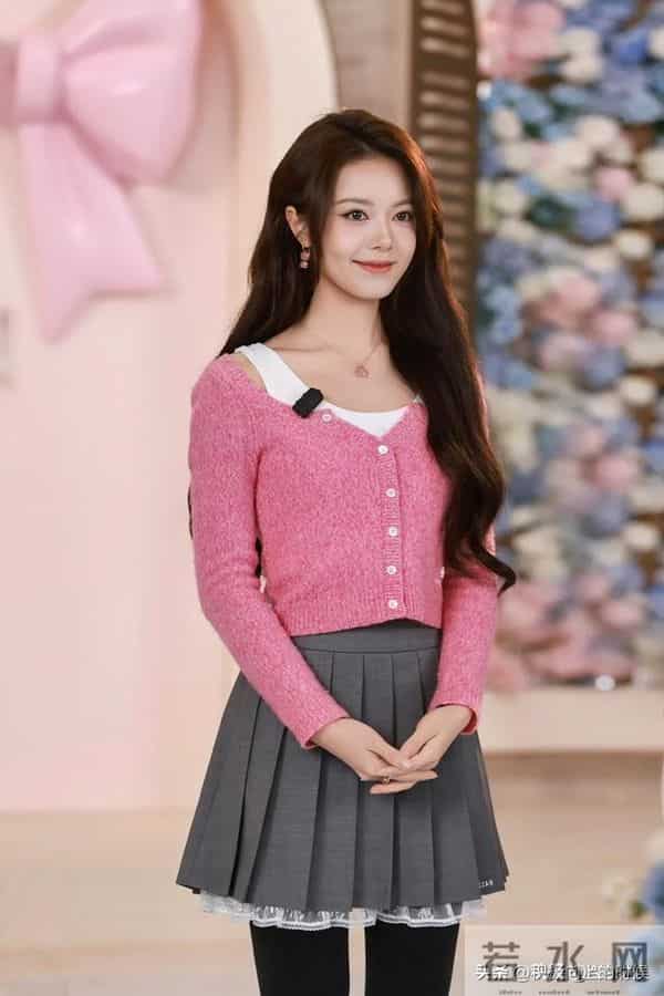 赵今麦｜厚黑+超短jk裙