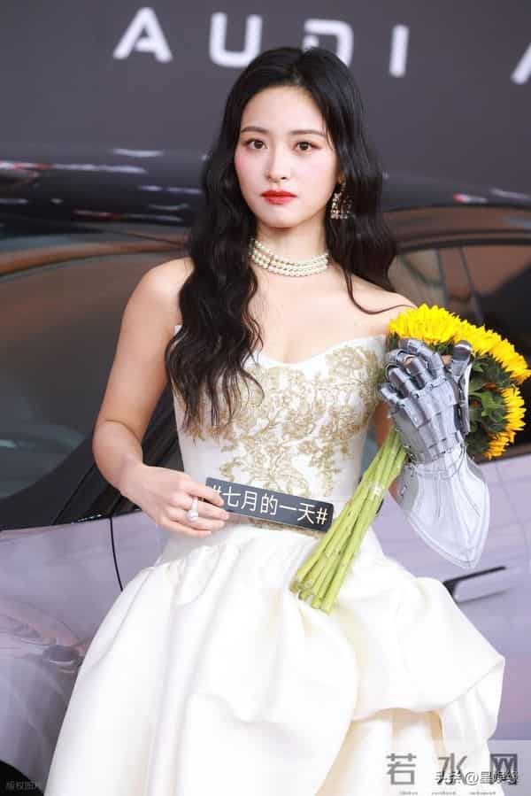 沈月亮相2025微博视界大会