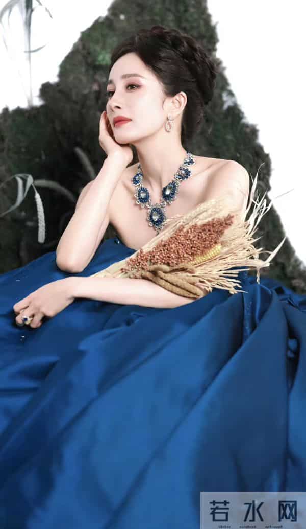杨幂——蓝色抹胸长裙,太美了