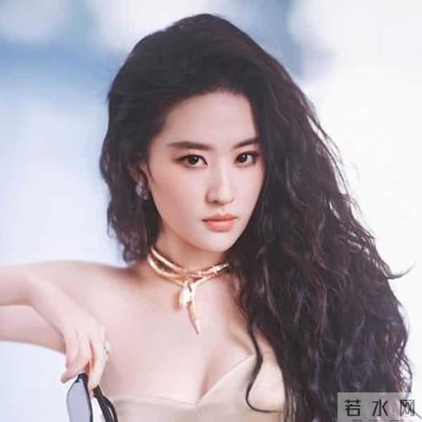 刘亦菲鎏金性感长裙,勾勒曼妙曲线