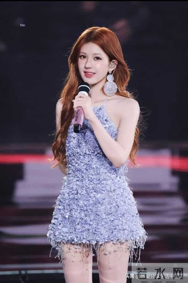 赵露思生日会现场化身顶级魅魔|蕾丝透视装+超短热裤