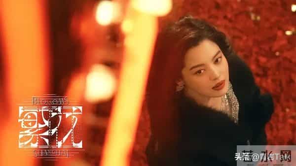 王家卫的“塌房”，文艺教父滤镜碎一地，原来是个“暴君老登”