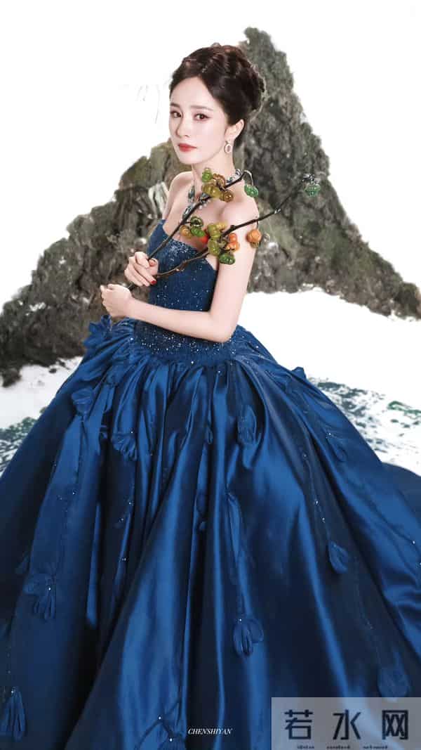 杨幂这套太美了吧,感觉贵气都要溢出屏幕了!