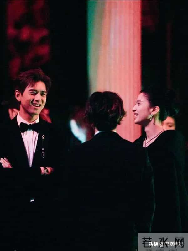 北京这一夜，巩俐雍容华贵，那英变得好时髦，郭晶晶低调地赢了