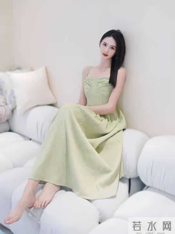 李丹儿光脚丫妆造精选