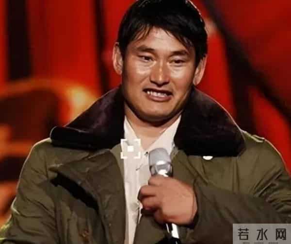 钱再多有什么用？56岁大衣哥开始走下坡路，背后真相太现实