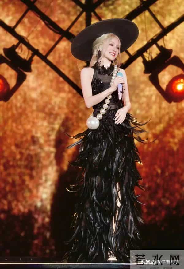 张韶涵的服装造型师绝对对她是真爱，简直太美了！