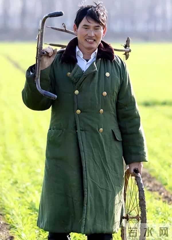 钱再多有什么用？56岁大衣哥开始走下坡路，背后真相太现实