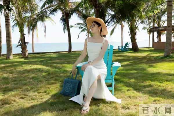 刘涛海滩靓丽风情