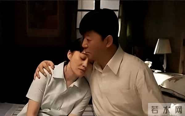 《父母爱情》没想到这俩是真夫妻，恩爱40年无绯闻，儿子也不简单