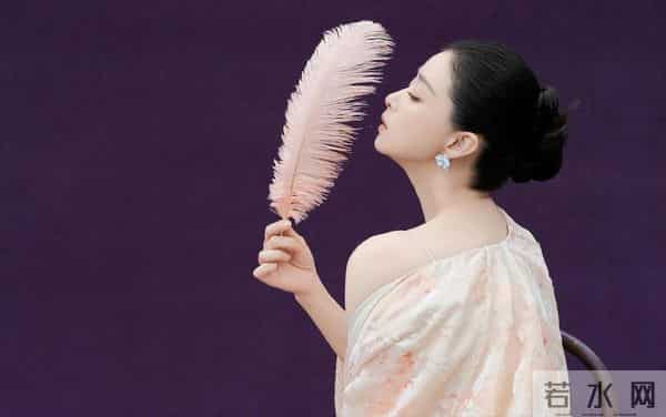 走上大S老路？42岁减肥减到哭的蒋欣，给女明星们提了个醒