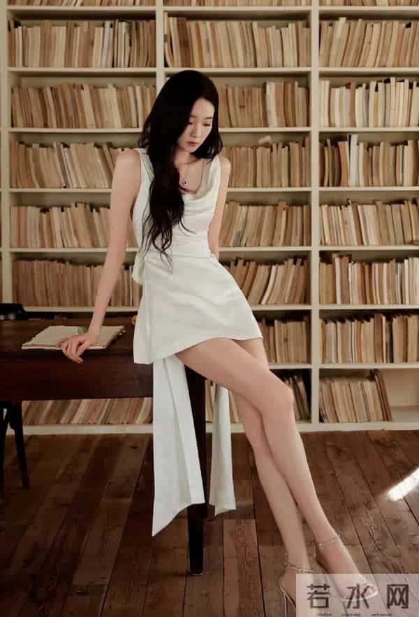 当她不再跳白天鹅。张艺凡的性感初舞台是一道划破夜空的黑色闪电